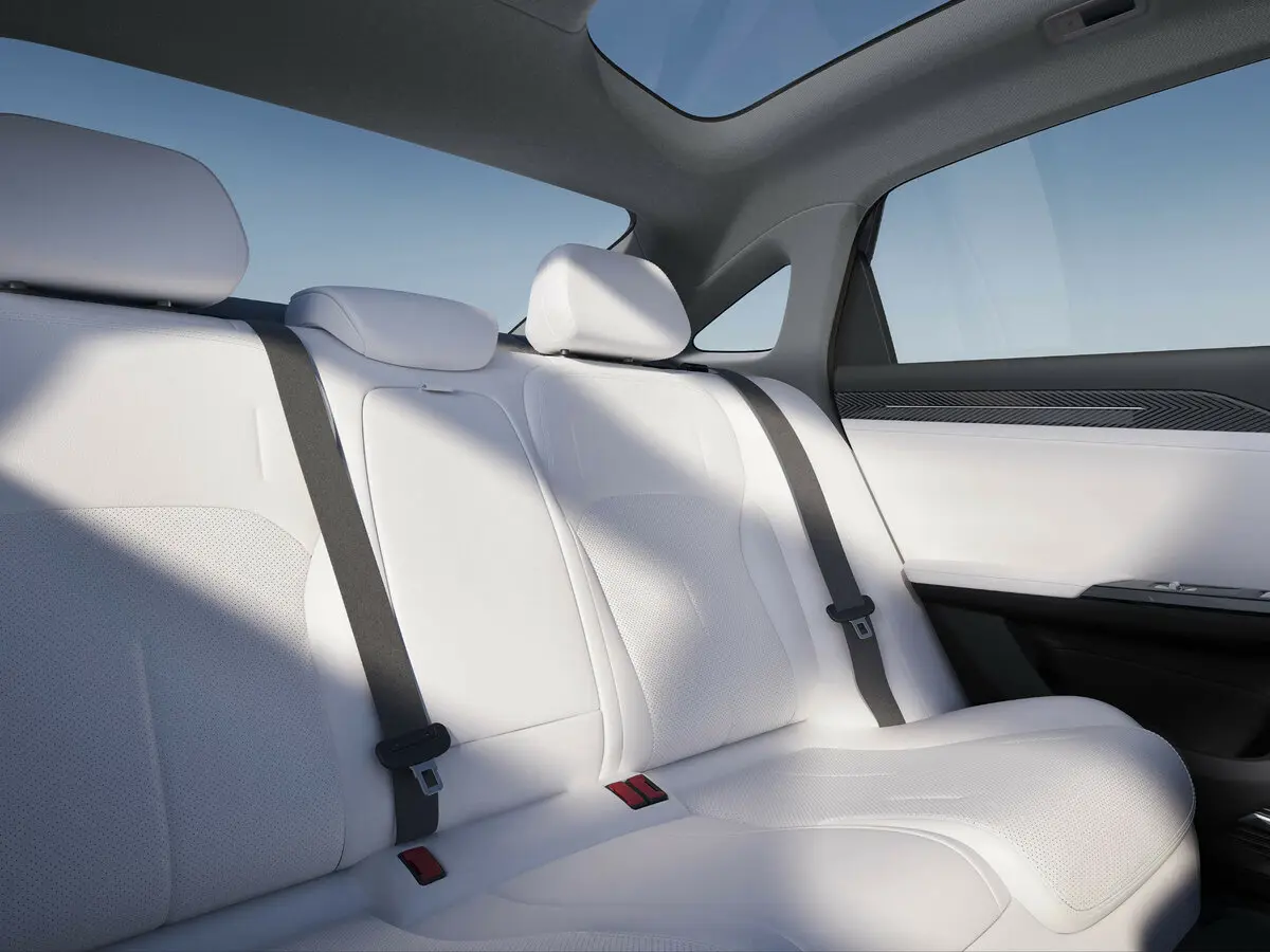 Geely Galaxy L6 2023 – н.в. Седан — 照片 7