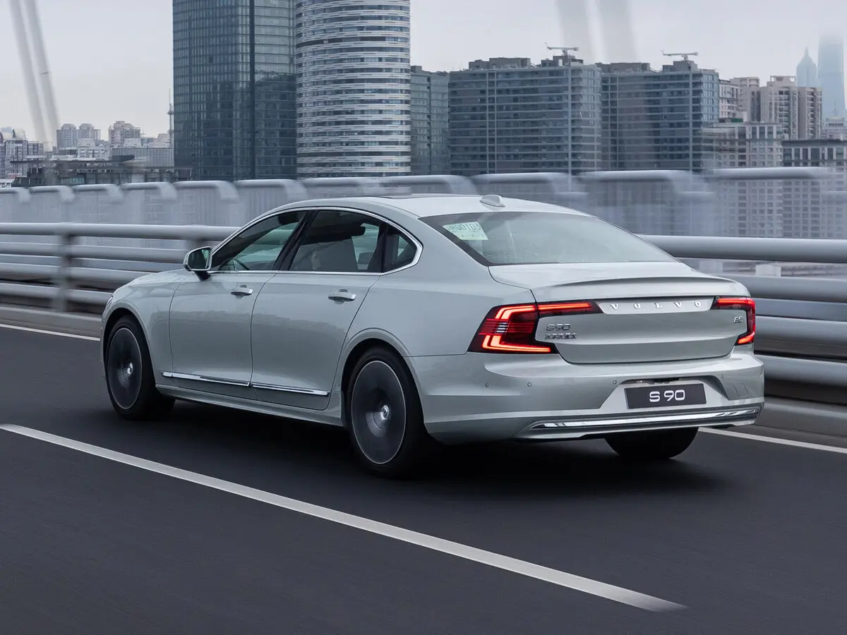 Volvo S90 II Рестайлинг Седан Long — 照片 4