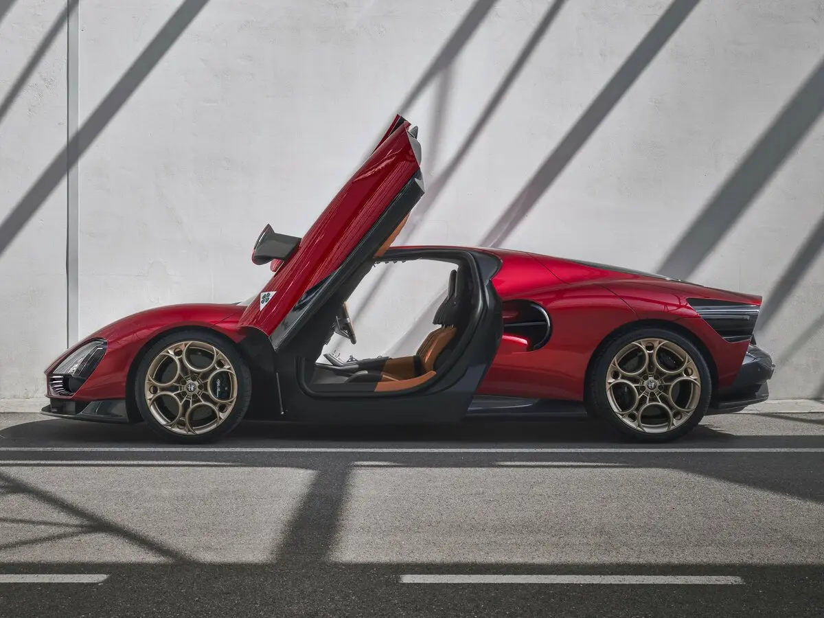 Alfa Romeo 33 Stradale 2024 – 2024 Купе — photo 2