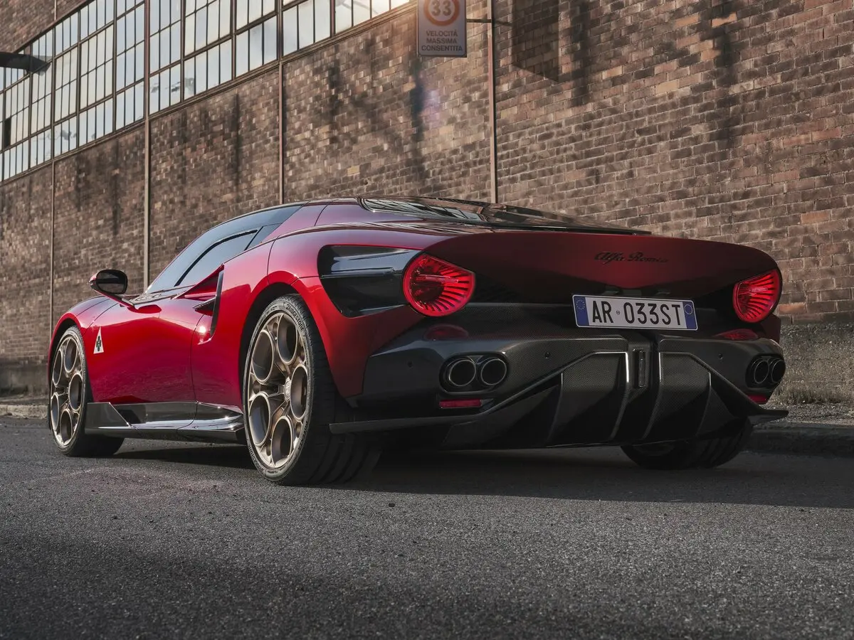 Alfa Romeo 33 Stradale 2024 – 2024 Купе — photo 5
