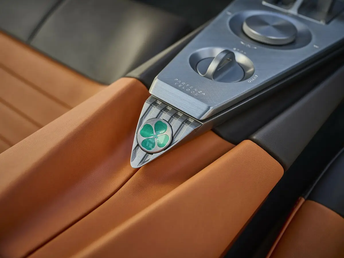 Alfa Romeo 33 Stradale 2024 – 2024 Купе — photo 14