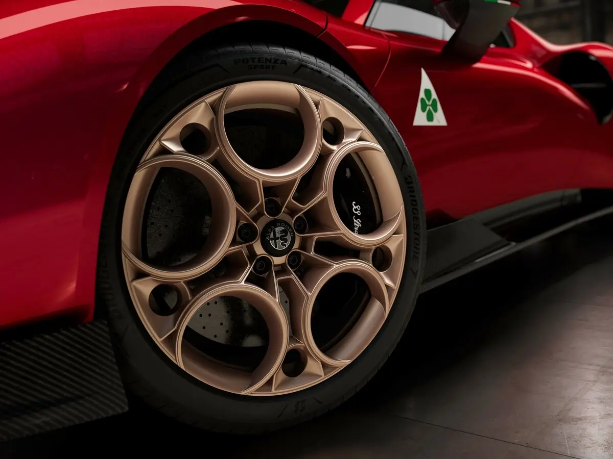 Alfa Romeo 33 Stradale 2024 – 2024 Купе — photo 16