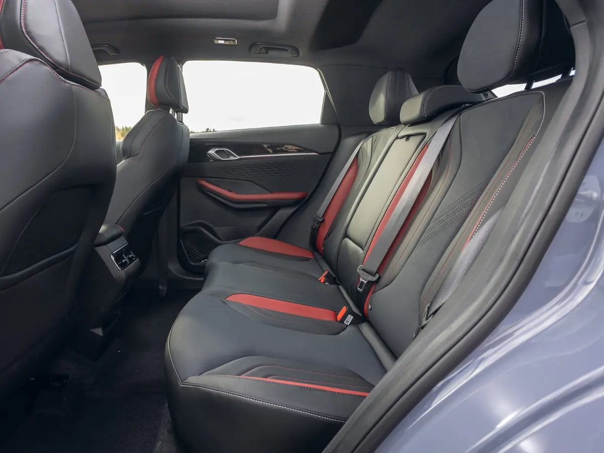 Geely Coolray I Рестайлинг Внедорожник 5 дв. — сүрөт 25