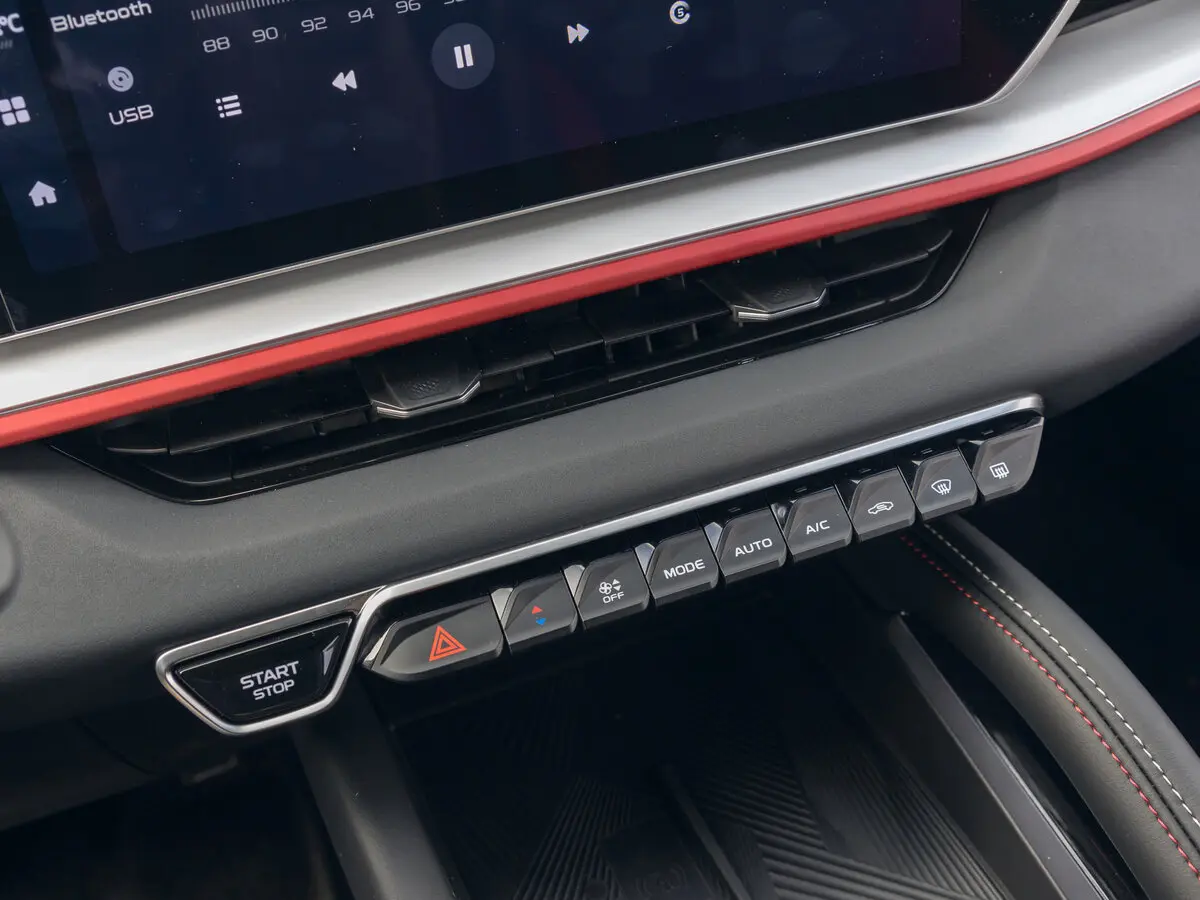 Geely Coolray I Рестайлинг Внедорожник 5 дв. — сүрөт 34