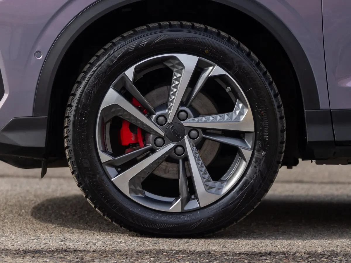 Geely Coolray I Рестайлинг Внедорожник 5 дв. — сүрөт 35