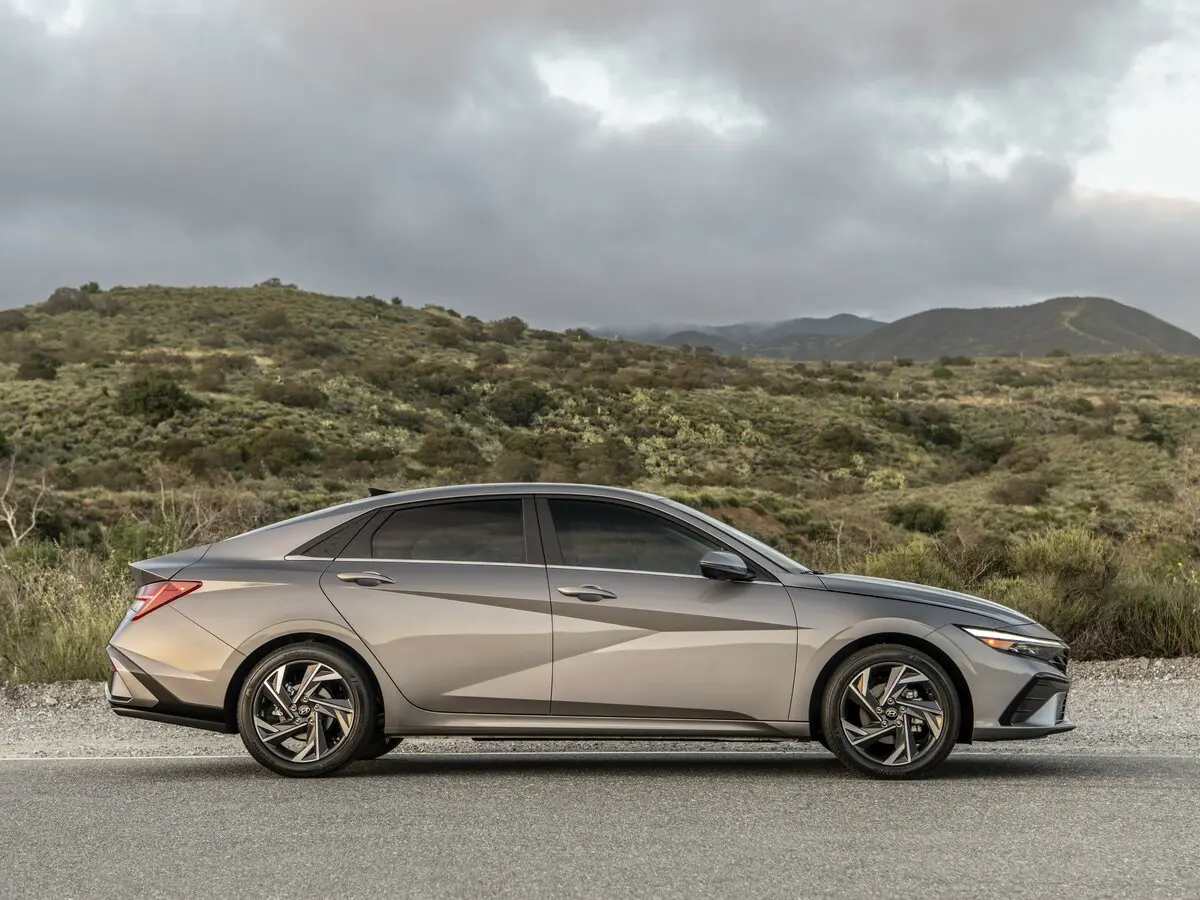 Hyundai Elantra VII (CN7) Рестайлинг Седан — сүрөт 2