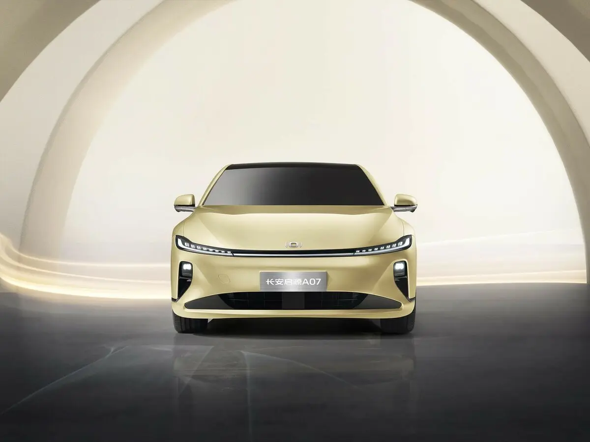 Changan Qiyuan A07 2023 – н.в. Лифтбек — 照片 3
