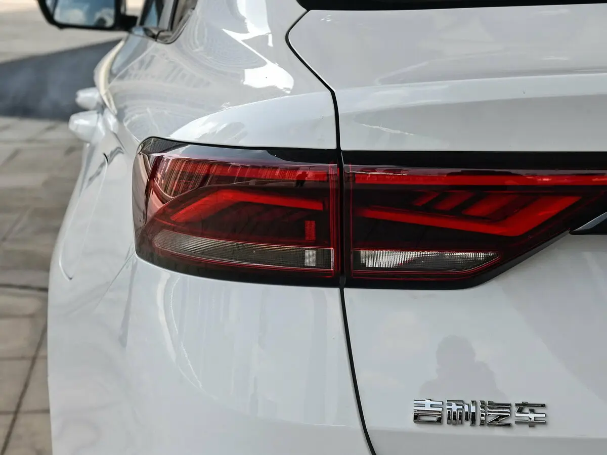 Geely Emgrand II Седан — сүрөт 18