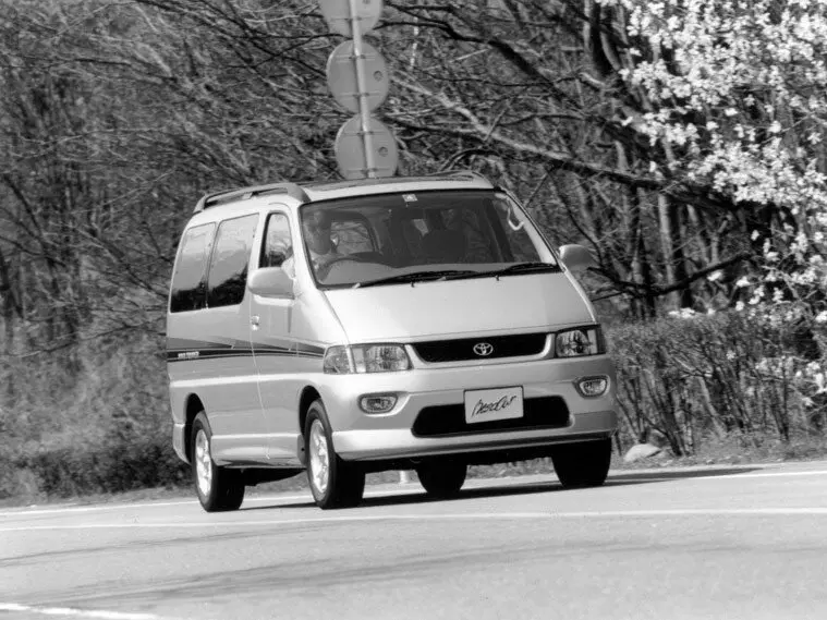 Toyota Regius I Минивэн — фото 5