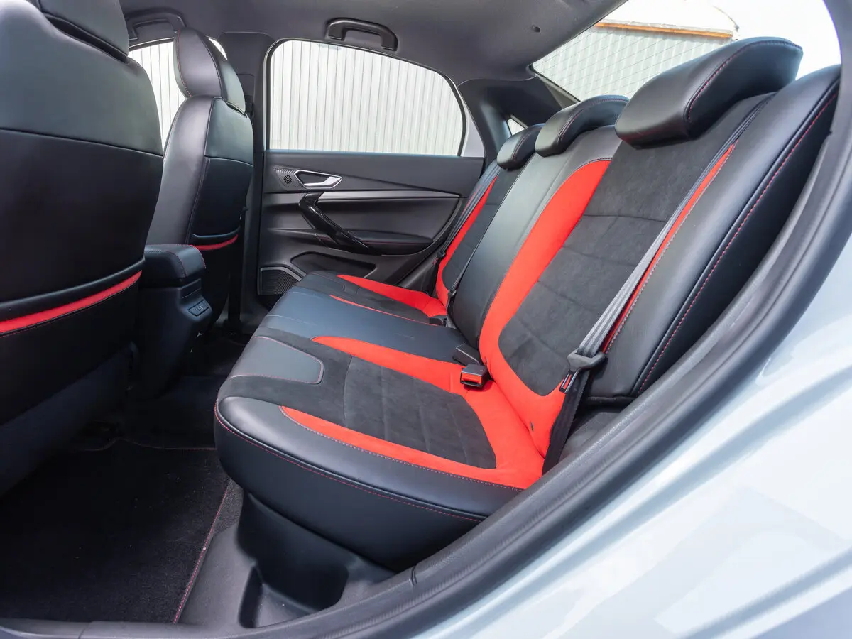 Lada (ВАЗ) Vesta I Рестайлинг (NG) Седан Sportline — сүрөт 24