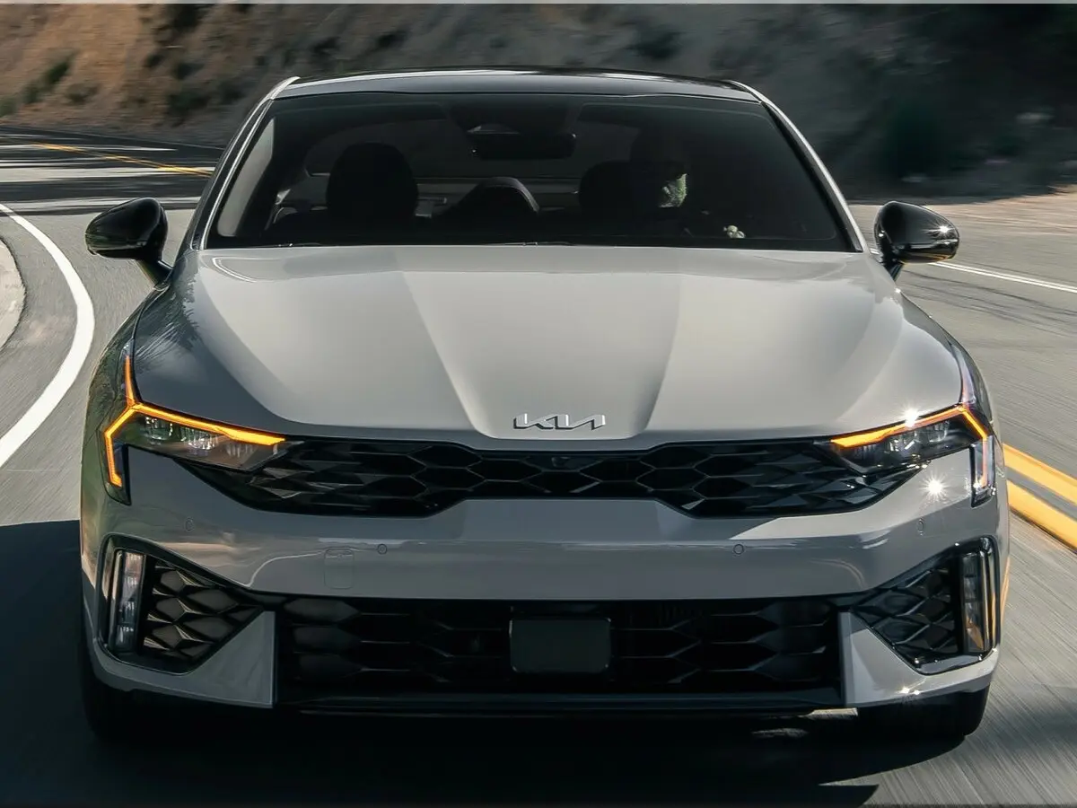 Kia K5 III Рестайлинг Седан — фото 2