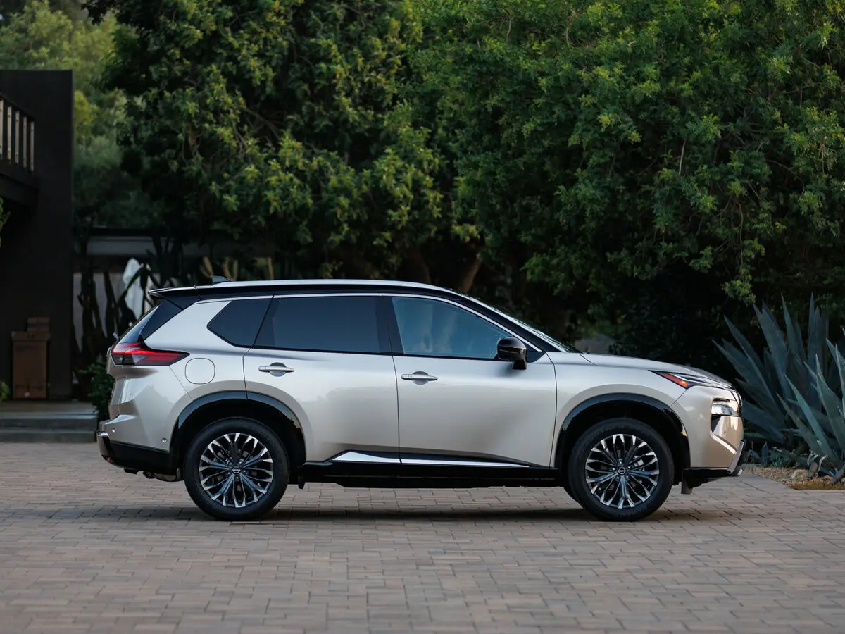 Nissan Rogue III Рестайлинг Внедорожник 5 дв. — photo 2