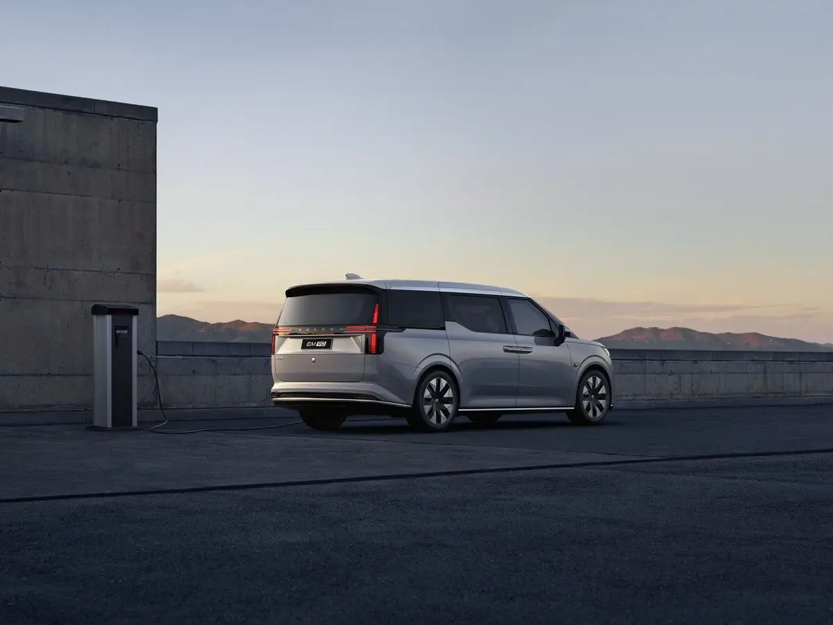 Volvo EM90 2023 – н.в. Минивэн — сүрөт 4