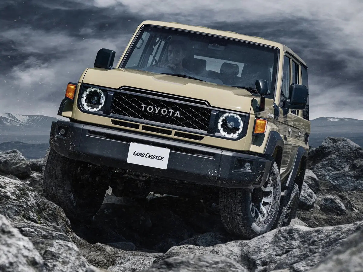 Toyota Land Cruiser 70 Series Рестайлинг 2 Внедорожник 5 дв. 76 — фото 3