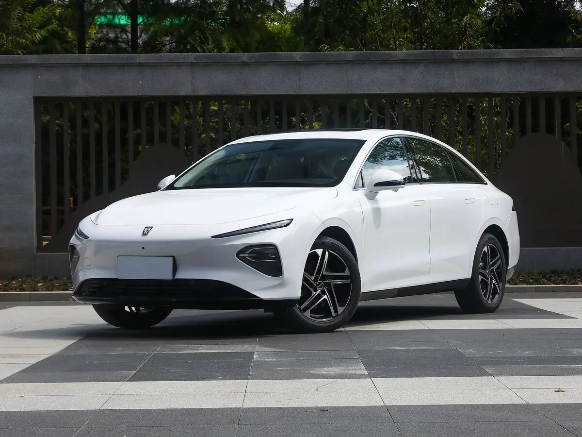 Roewe D7 2023 – н.в. Седан EV