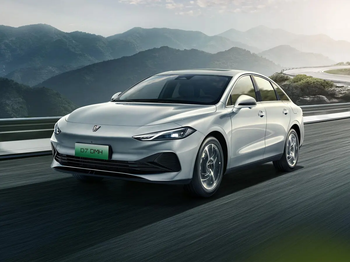 Roewe D7 2023 – н.в. Седан DMH