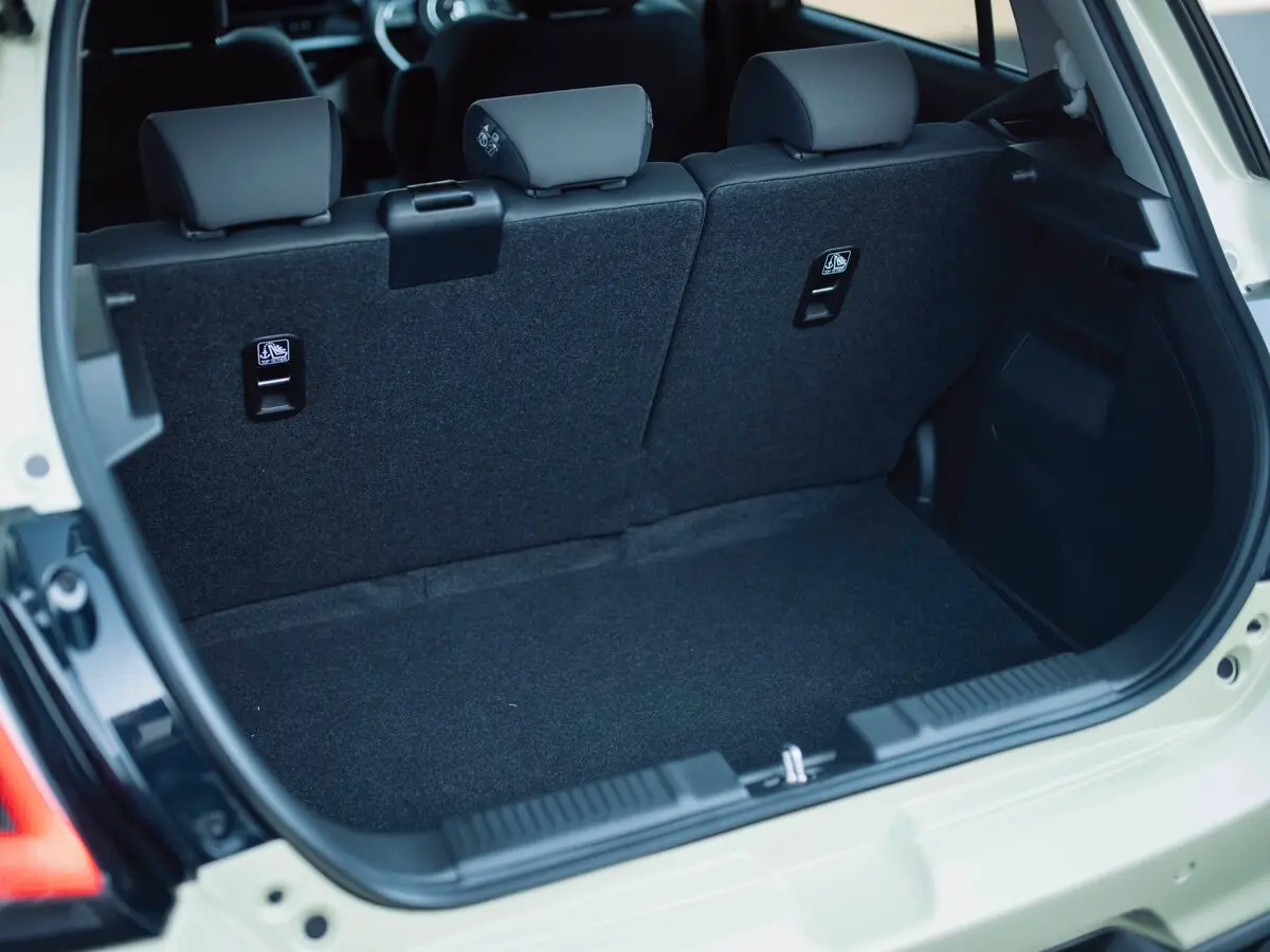 Suzuki Swift VI Хэтчбек 5 дв. — сүрөт 9