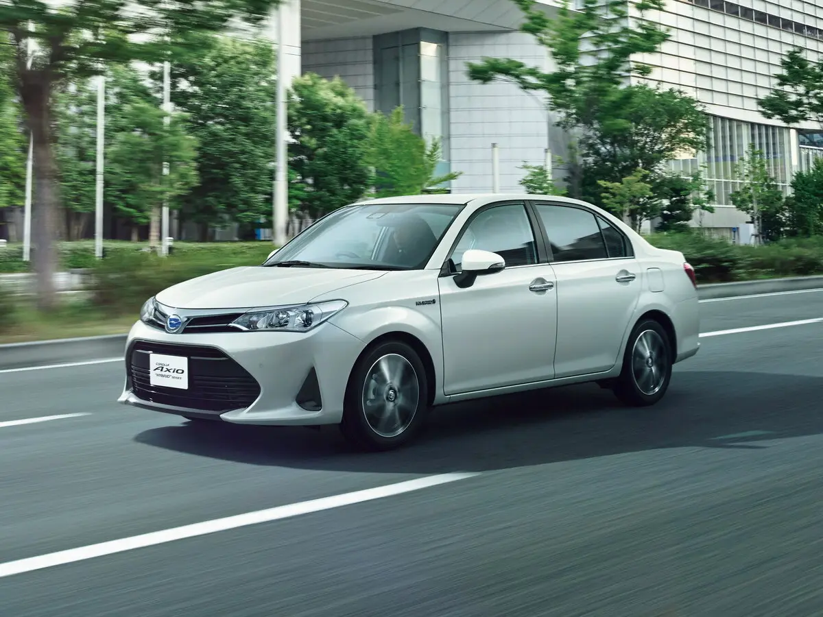 Toyota Corolla XI (E160, E170) Рестайлинг 2 Седан Axio