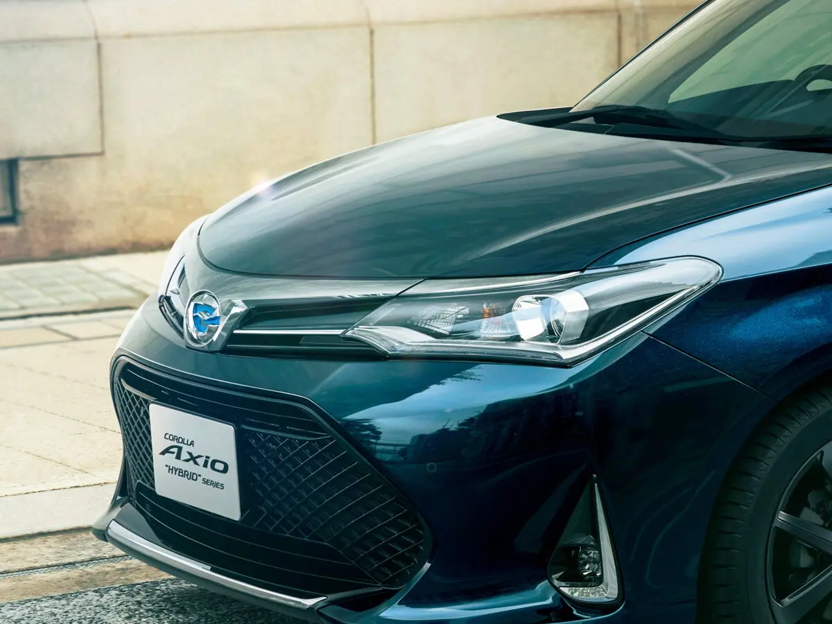 Toyota Corolla XI (E160, E170) Рестайлинг 2 Седан Axio — фото 7