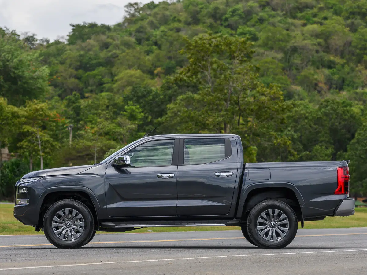 Mitsubishi Triton VI Пикап Двойная кабина — сүрөт 2