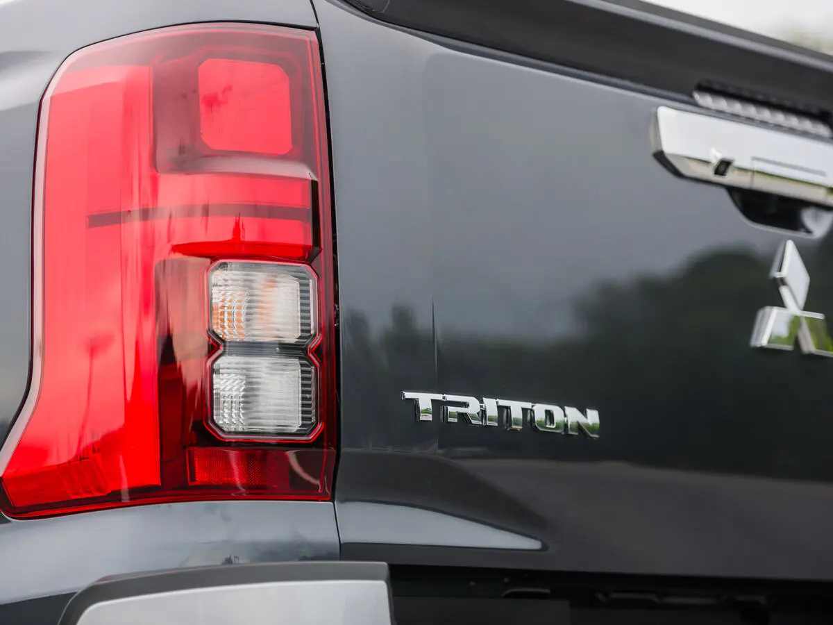 Mitsubishi Triton VI Пикап Двойная кабина — сүрөт 15