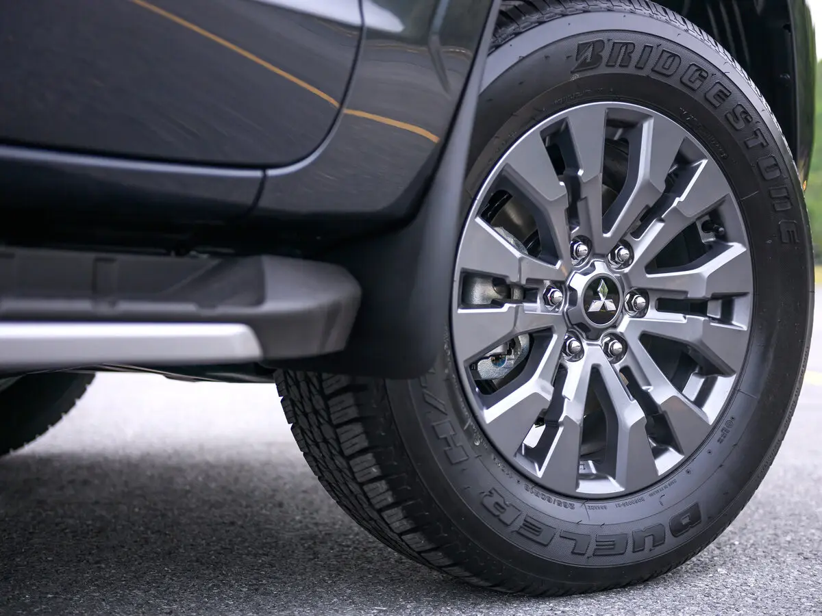 Mitsubishi Triton VI Пикап Двойная кабина — сүрөт 18