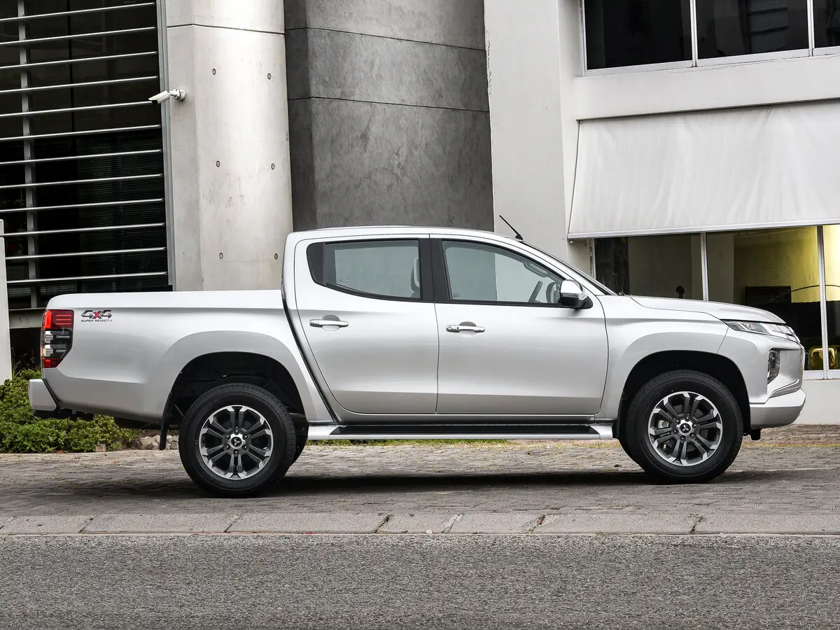 Mitsubishi Triton V Рестайлинг Пикап Двойная кабина — photo 2