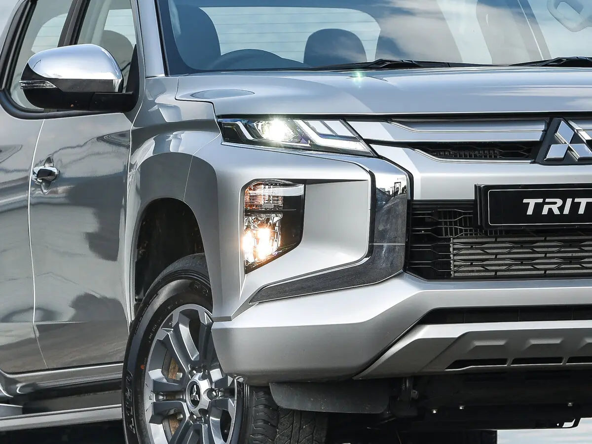 Mitsubishi Triton V Рестайлинг Пикап Двойная кабина — photo 12