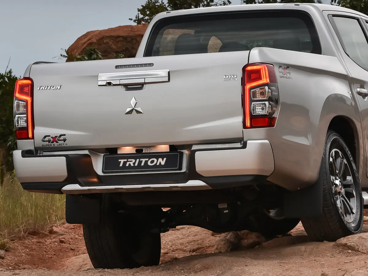 Mitsubishi Triton V Рестайлинг Пикап Двойная кабина — photo 13