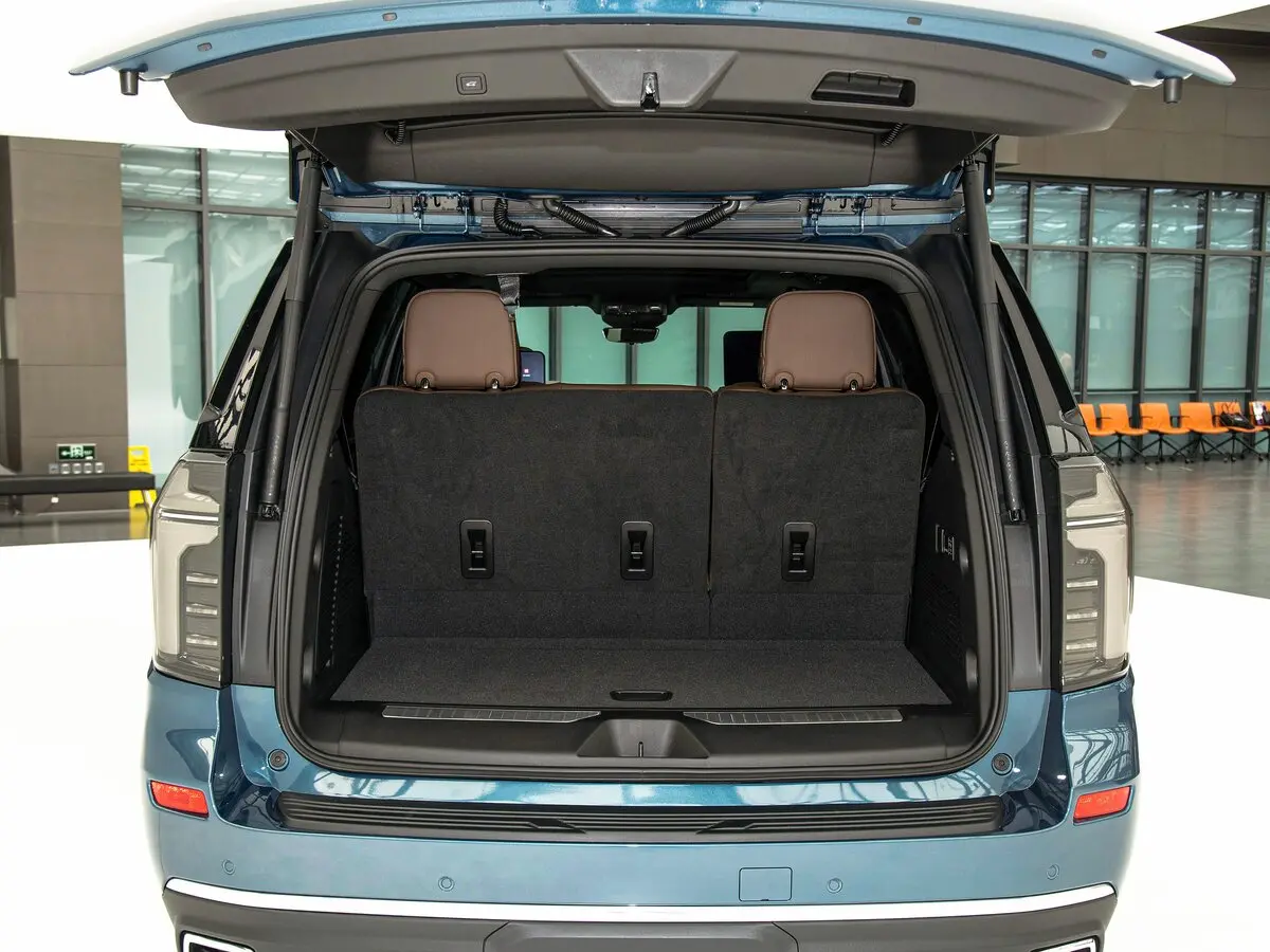 Chevrolet Tahoe V Рестайлинг Внедорожник 5 дв. — сүрөт 13