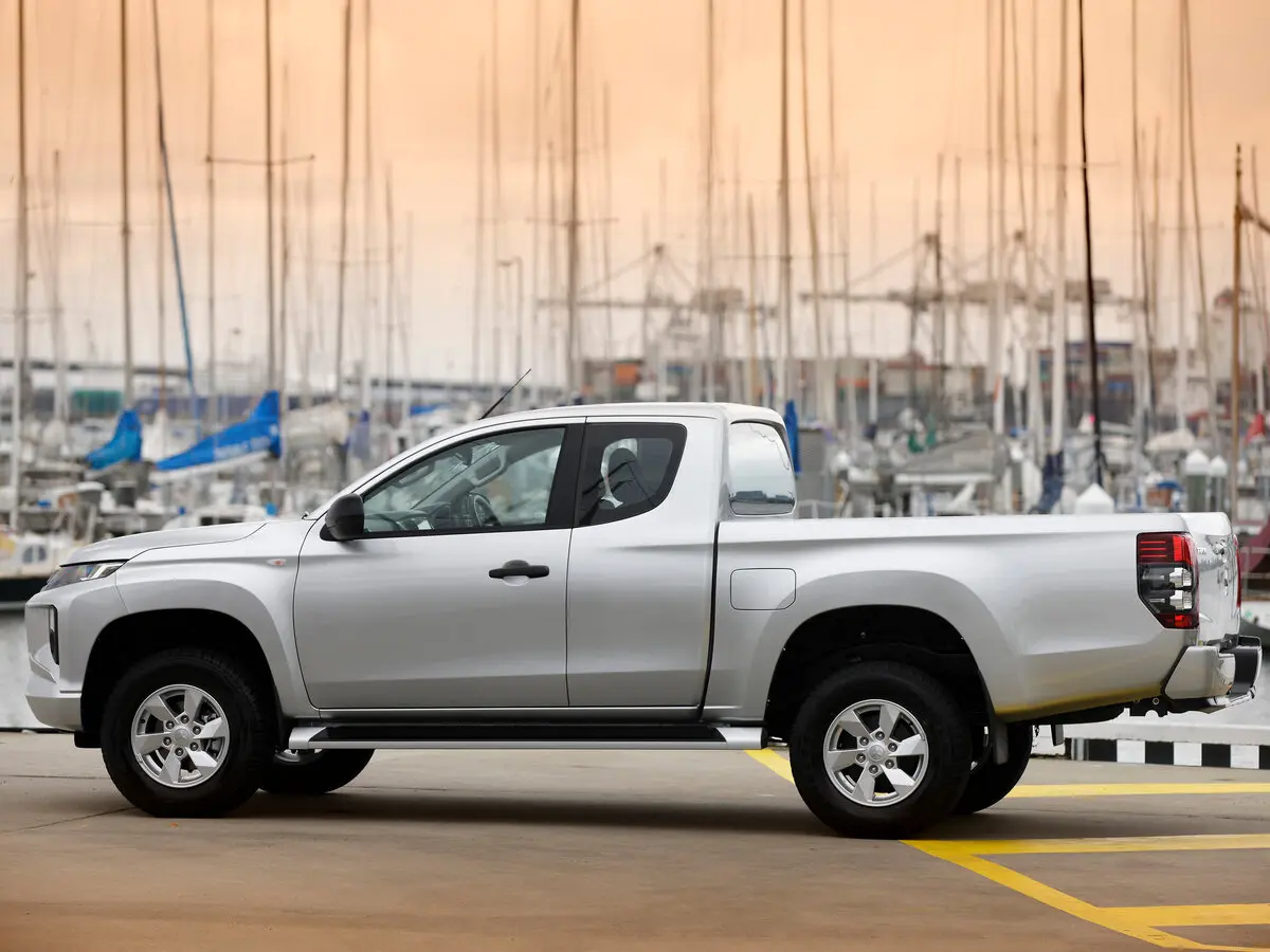 Mitsubishi Triton V Рестайлинг Пикап Полуторная кабина — сүрөт 2