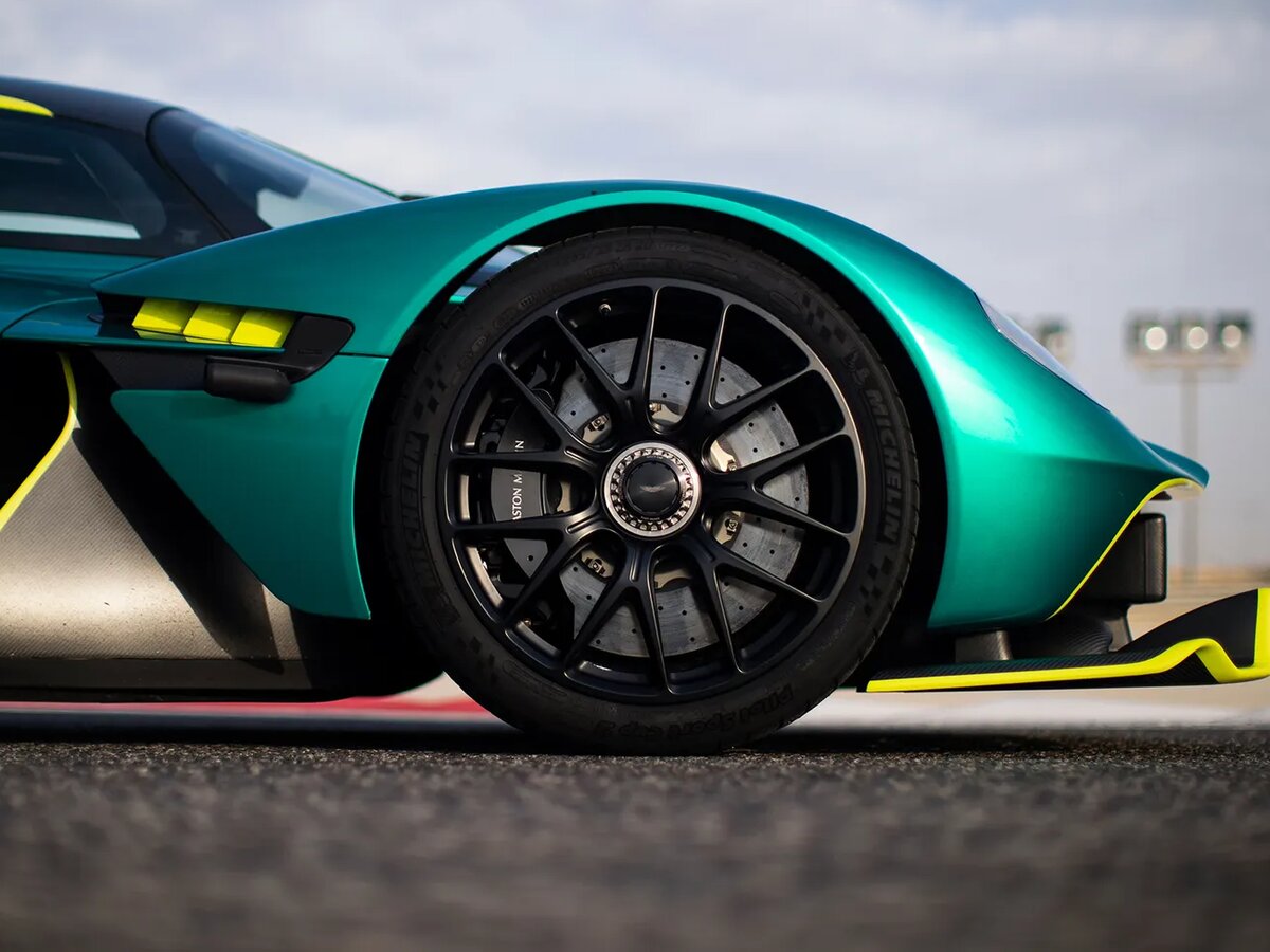 Aston Martin Valkyrie 2021 – 2024 Купе — фото 16