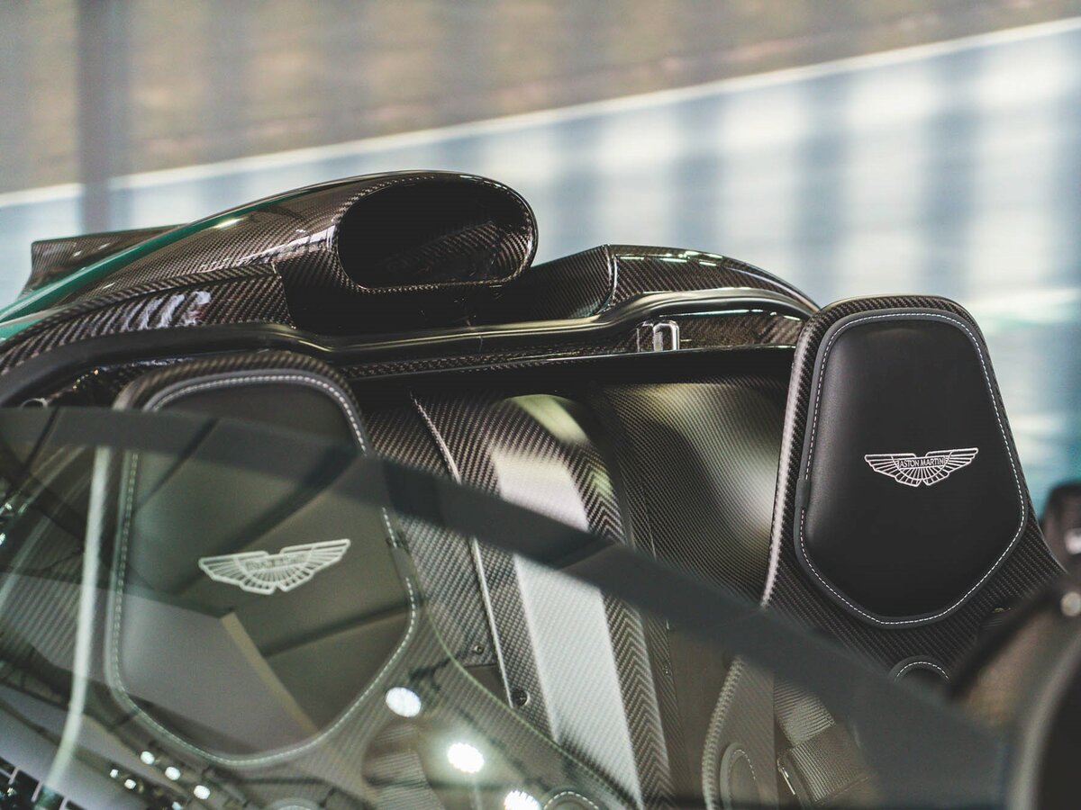Aston Martin Valkyrie 2021 – 2024 Родстер Spider — фото 6