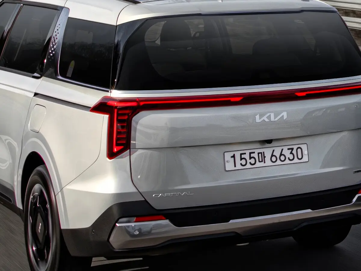 Kia Carnival IV Рестайлинг Минивэн — фото 7