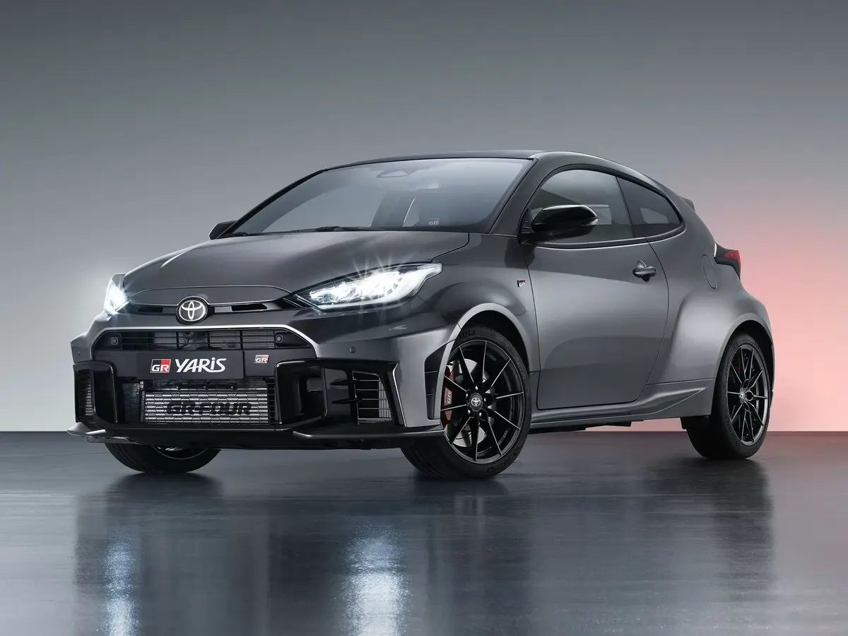 Toyota Yaris IV Рестайлинг Хэтчбек 3 дв. GR