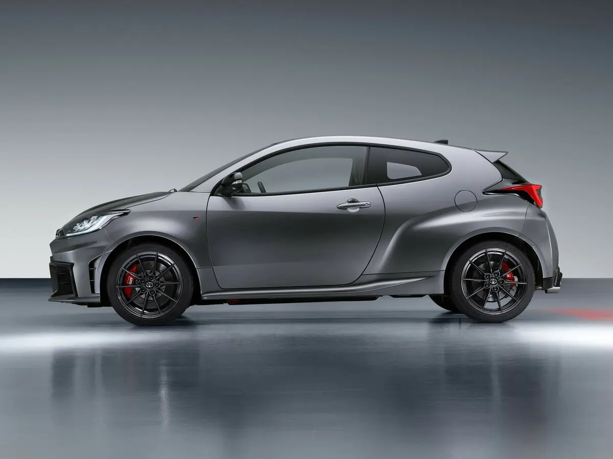 Toyota Yaris IV Рестайлинг Хэтчбек 3 дв. GR — сүрөт 2