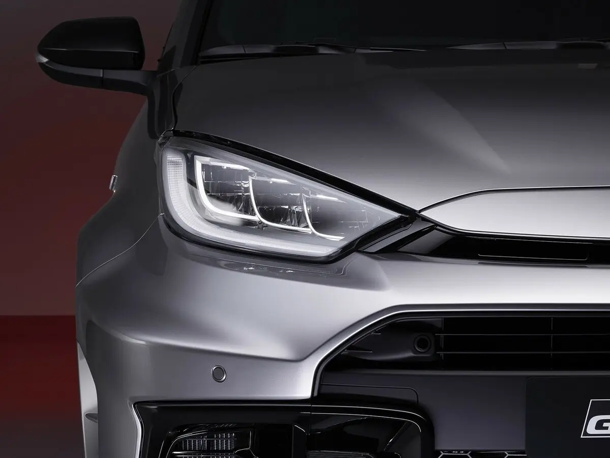 Toyota Yaris IV Рестайлинг Хэтчбек 3 дв. GR — сүрөт 11