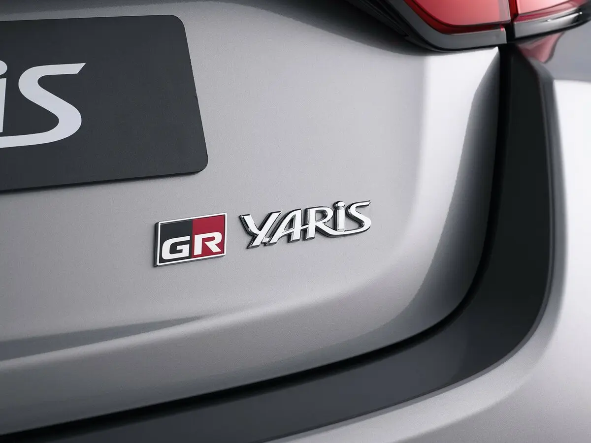 Toyota Yaris IV Рестайлинг Хэтчбек 3 дв. GR — сүрөт 13