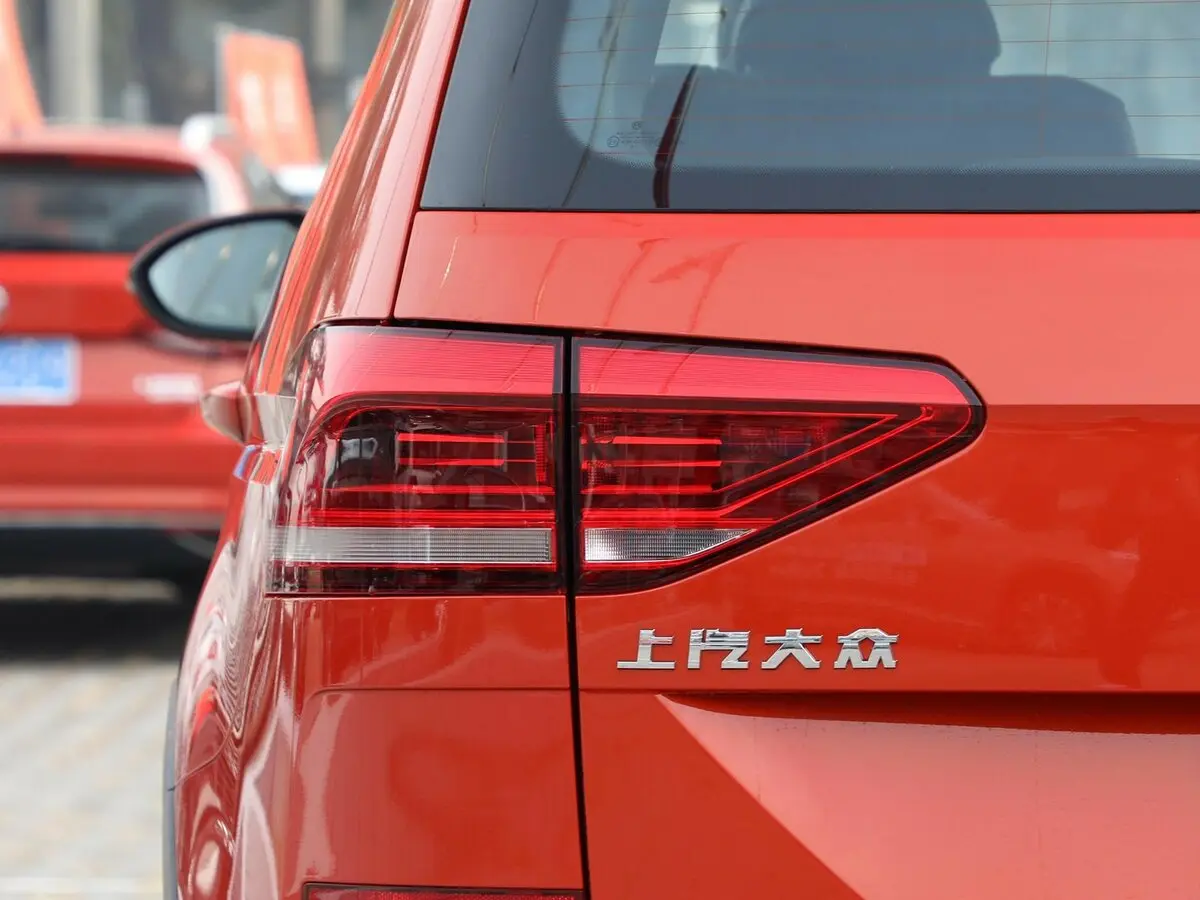Volkswagen Touran II Компактвэн Cross L — сүрөт 15
