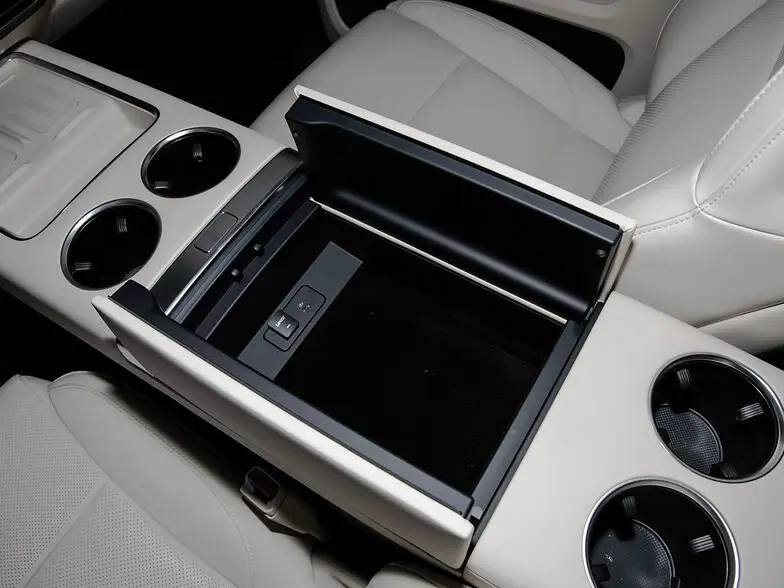 Li Auto (Lixiang) Mega I Минивэн — photo 14