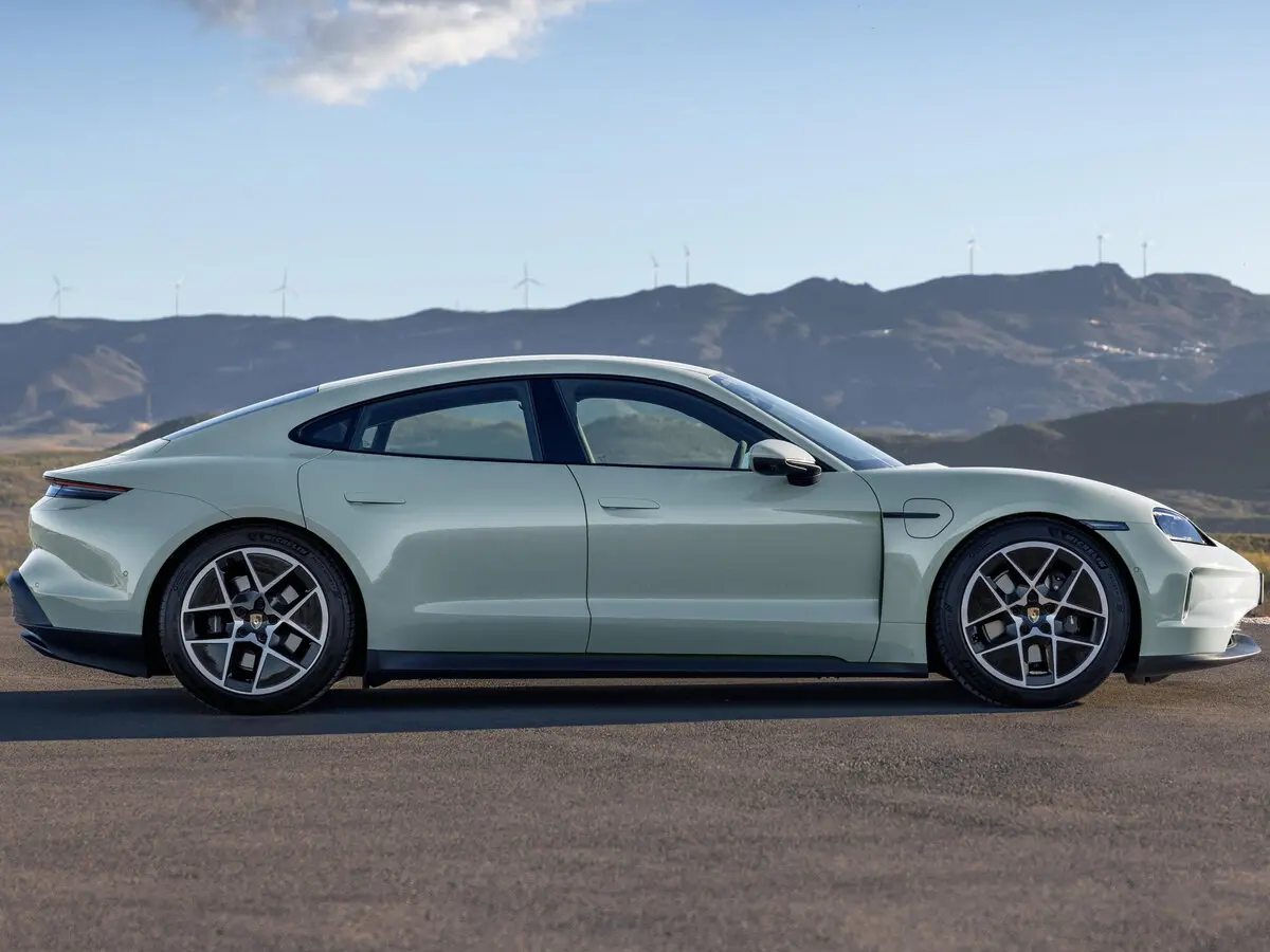 Porsche Taycan I Рестайлинг Седан — photo 3