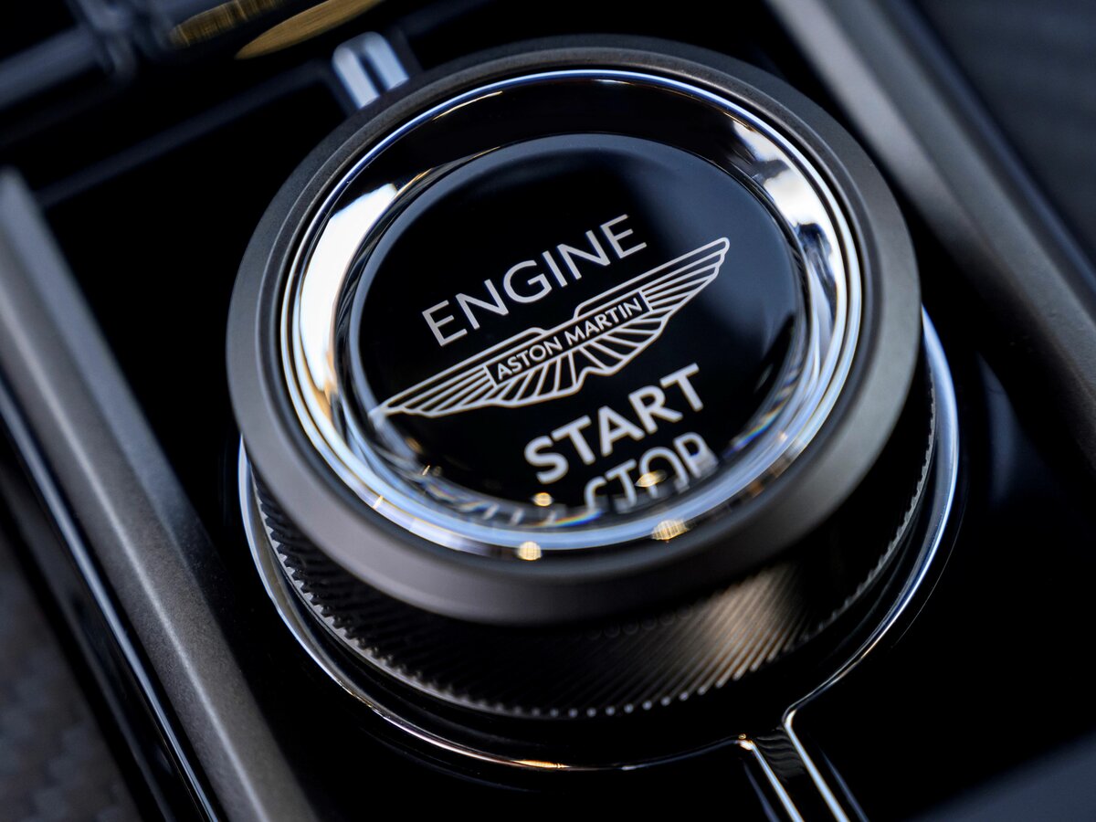 Aston Martin V8 Vantage IV Рестайлинг Купе — фото 11