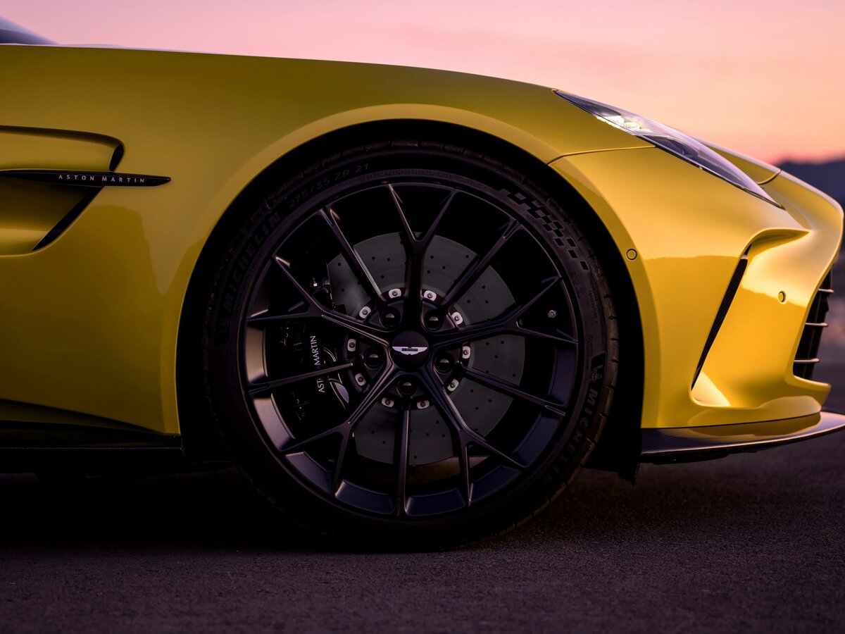 Aston Martin V8 Vantage IV Рестайлинг Купе — фото 12