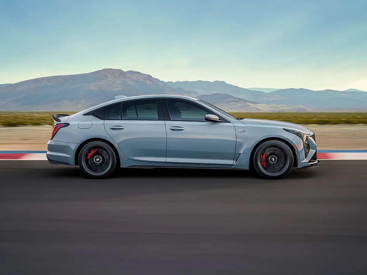 Cadillac CT5-V I Рестайлинг Седан — photo 2