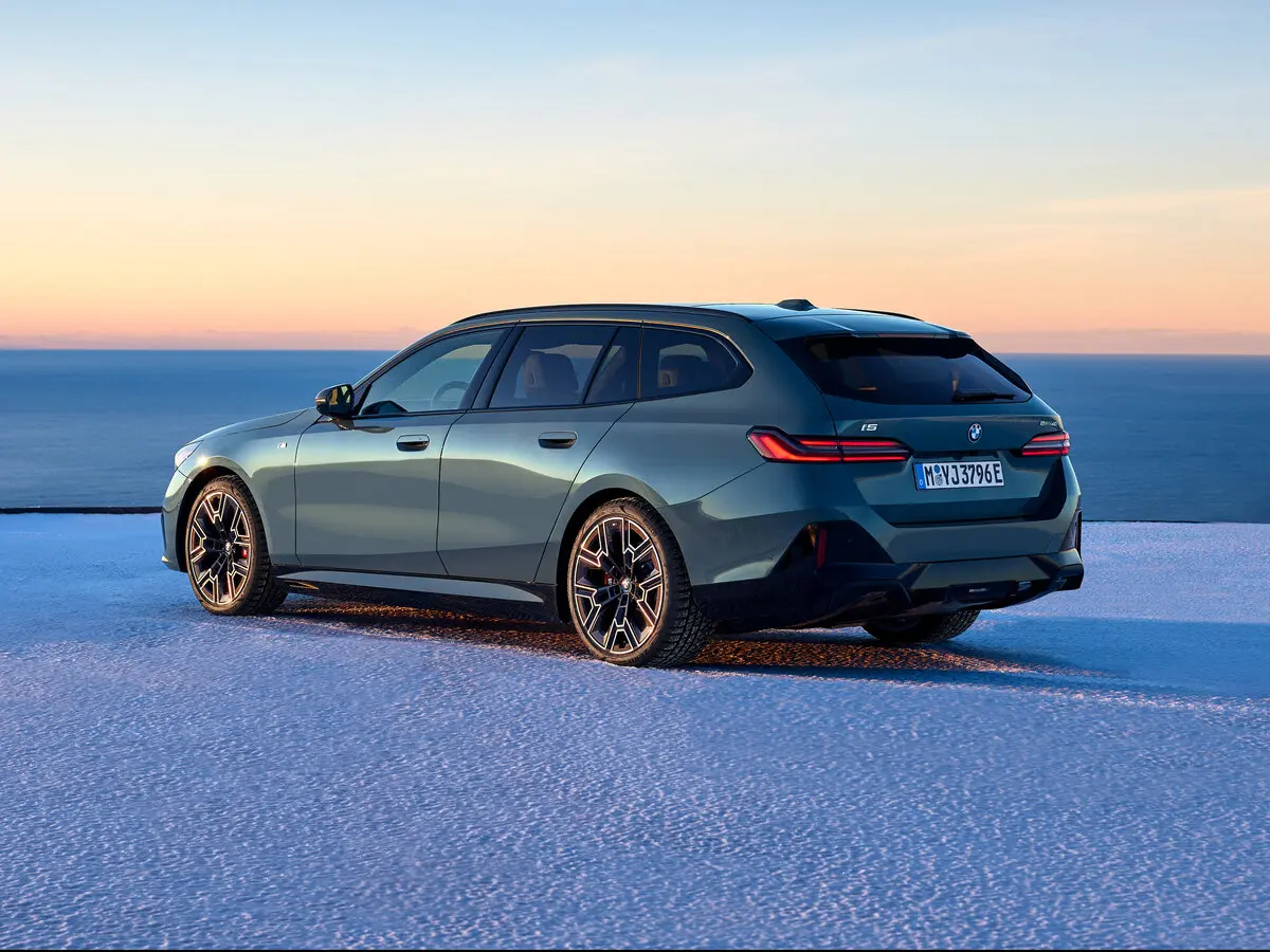 BMW i5 2023 – н.в. Универсал 5 дв. — сүрөт 5
