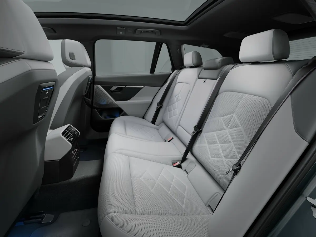 BMW i5 2023 – н.в. Универсал 5 дв. — сүрөт 8