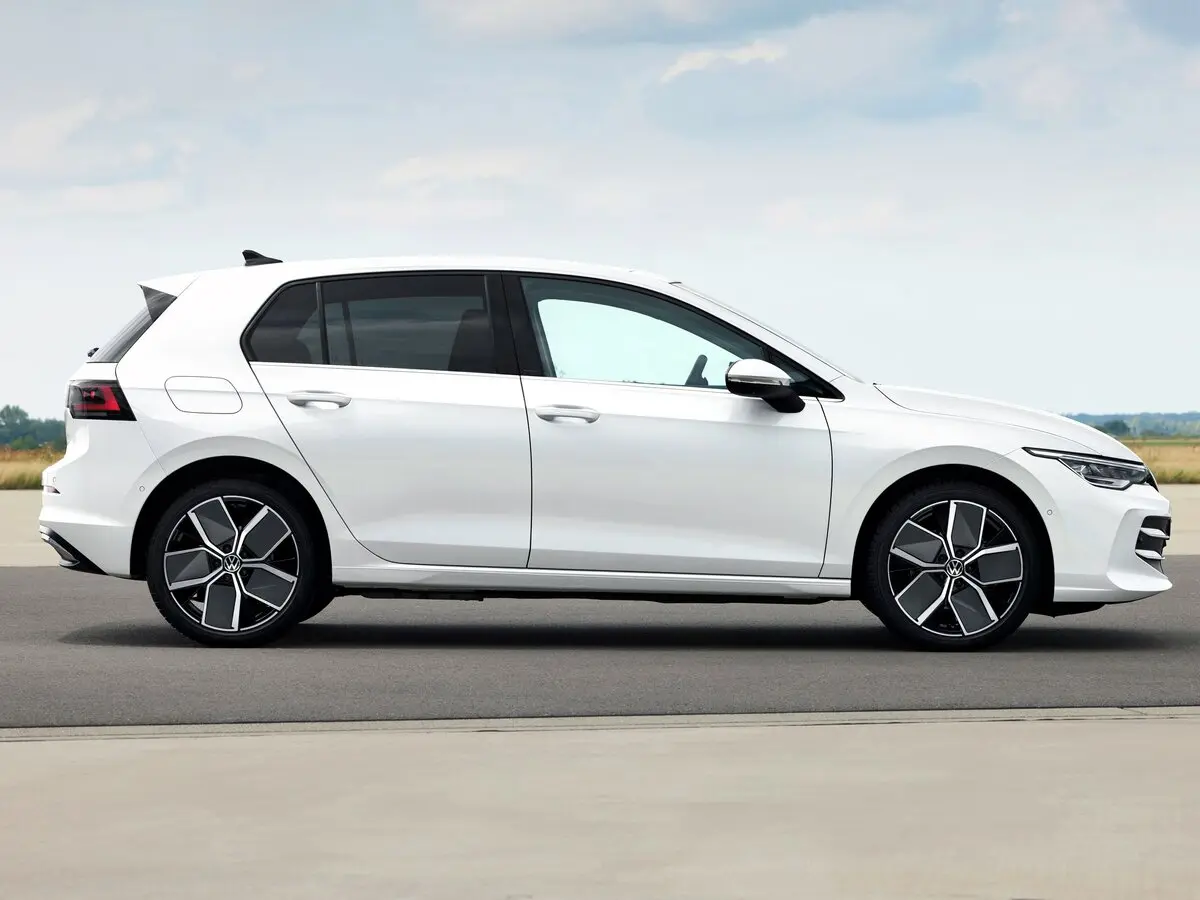 Volkswagen Golf VIII Рестайлинг Хэтчбек 5 дв. — фото 2