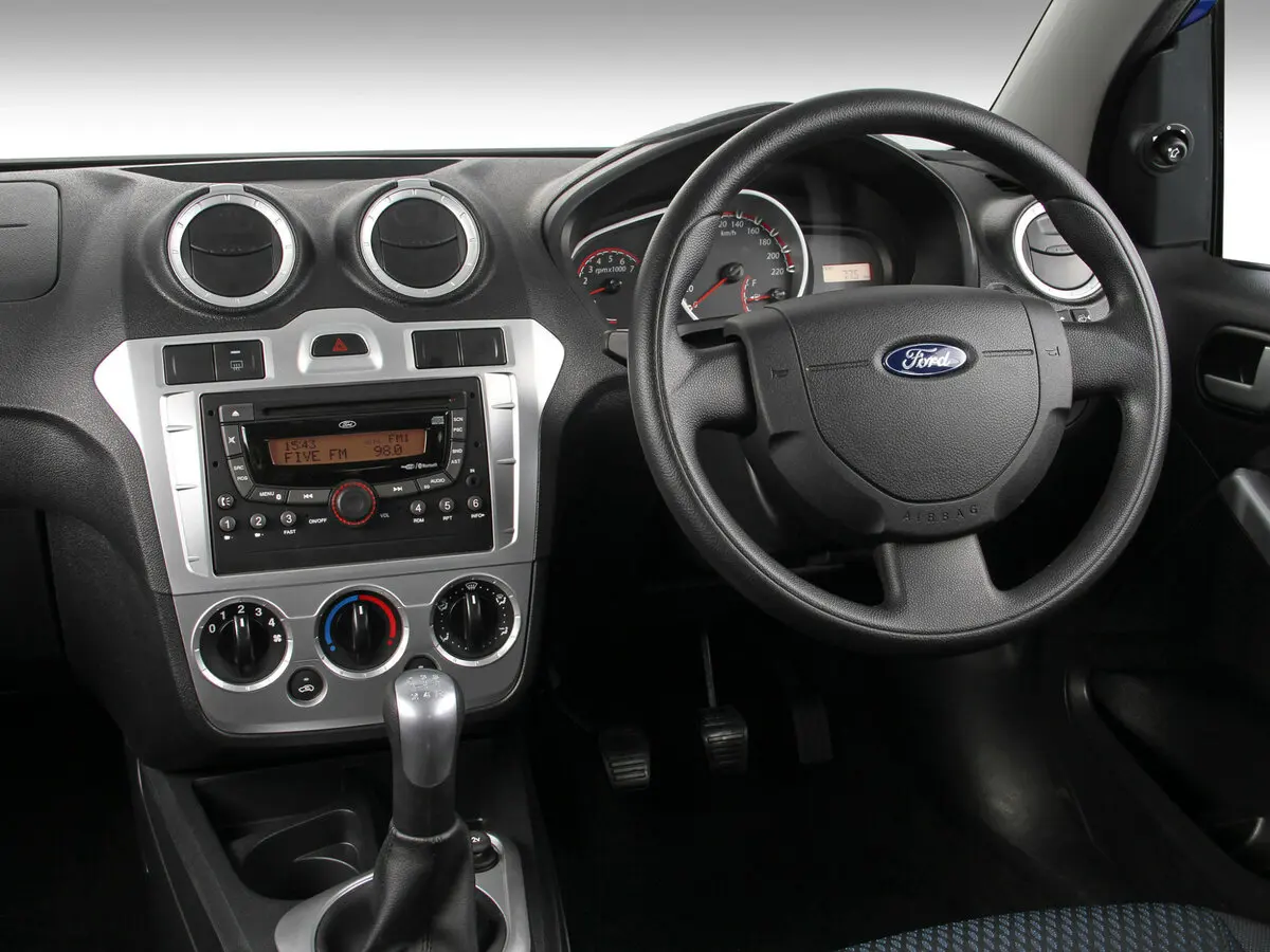 Ford Figo I Рестайлинг Хэтчбек 5 дв. — сүрөт 6