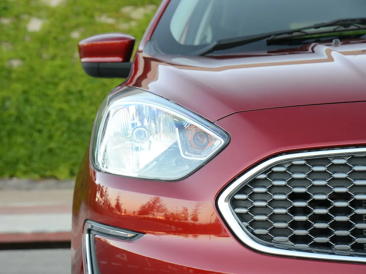 Ford Figo II Рестайлинг Хэтчбек 5 дв. — сүрөт 11