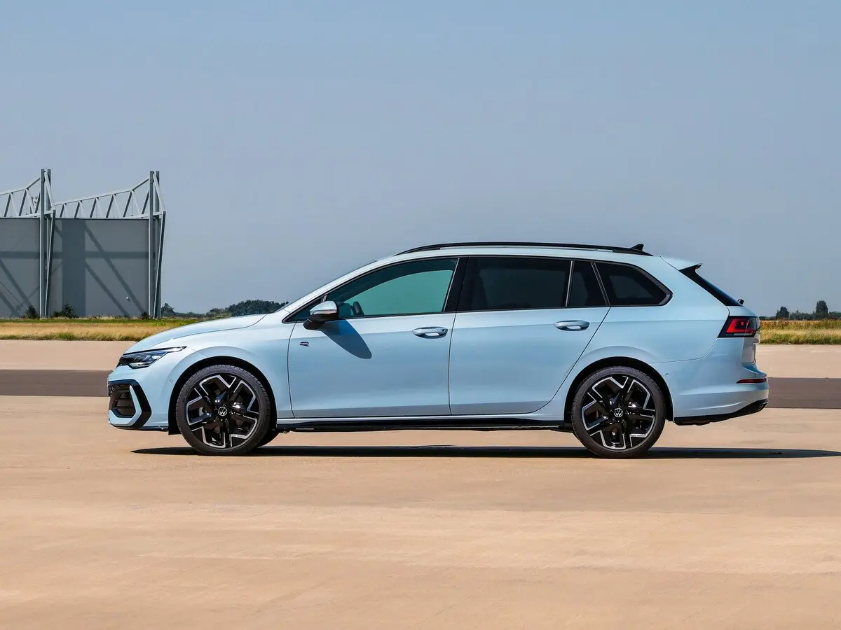Volkswagen Golf VIII Рестайлинг Универсал 5 дв. — фото 2